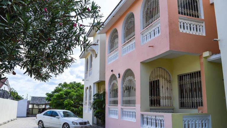 Platinum House Hotel in Mombasa hotelsdotcom-674773-a2d8b60d_w-660162